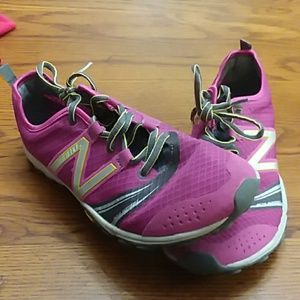 New Balance MINIMUS Women's Shoes, Size 7.5, Magenta EUC